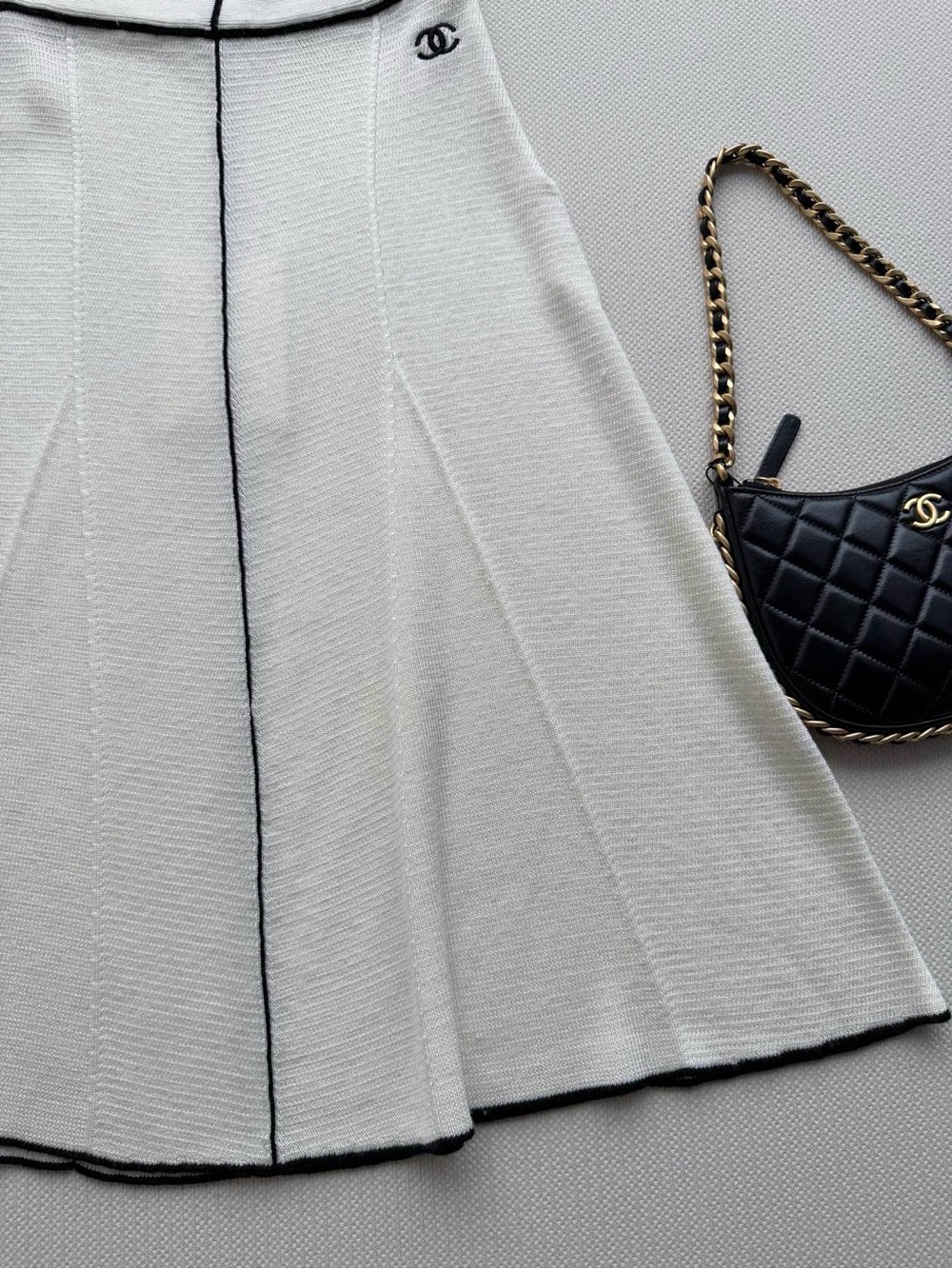 CHANEL Cream Midi Skirt with Black Trim and Logo Accent - Picture 6 of 7